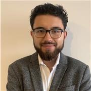 Profesor de inglés, filosofía, lengua castellana y sociales imparte clases a alumnos de todas las edades